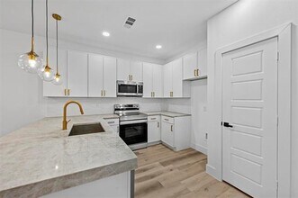 2413 Easley St in Dallas, TX - Building Photo - Building Photo