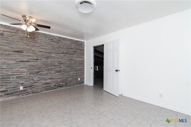 property at 1806 Glendale Dr