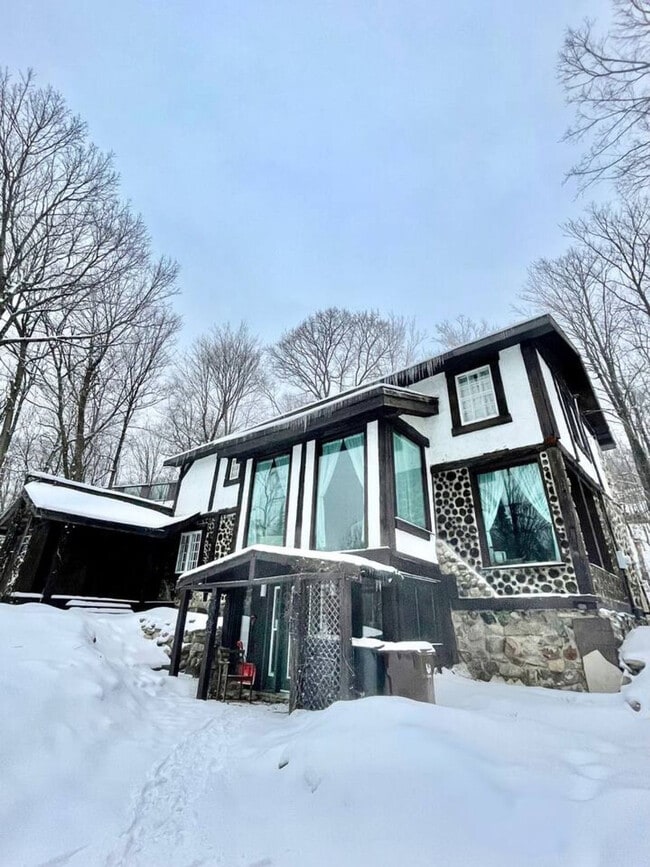 27 Rue du Matterhorn in Cantley, QC - Building Photo - Building Photo