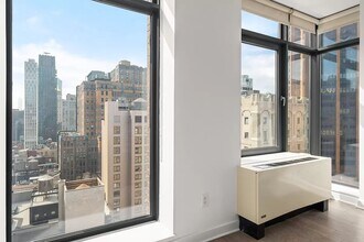 49 E 34th St, Unit 10C in New York, NY - Building Photo - Building Photo
