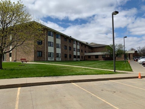 Brookside South Apartments in Grinnell, IA - Building Photo