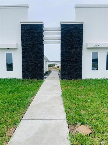 3409 Fuerte Ave, Unit 4 in McAllen, TX - Building Photo