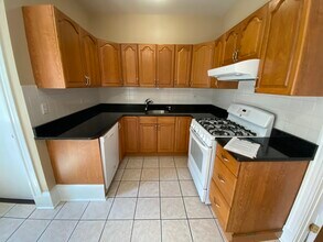 106 Glenwood Rd, Unit 2 in Somerville, MA - Foto de edificio - Building Photo