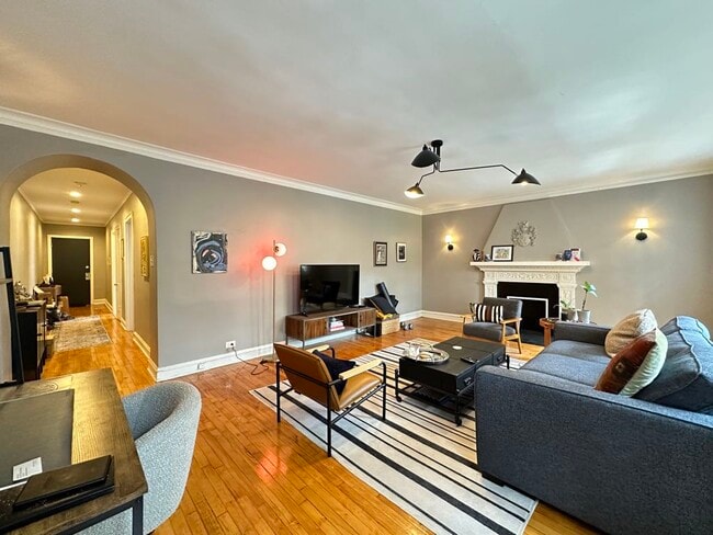 5517 N Kenmore Ave, Unit A05W in Chicago, IL - Foto de edificio - Building Photo