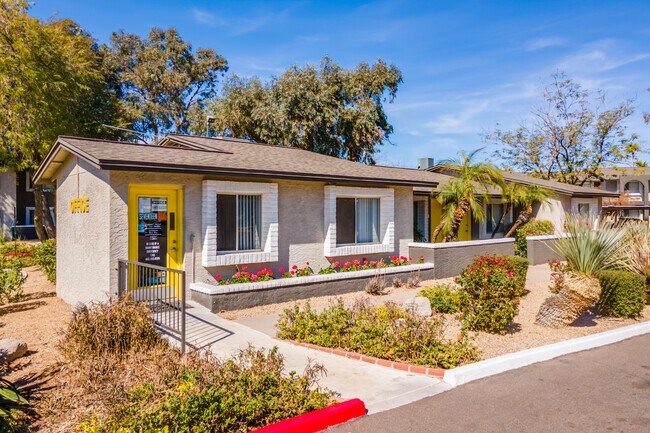 Seventeen805 in Phoenix, AZ - Building Photo - Building Photo