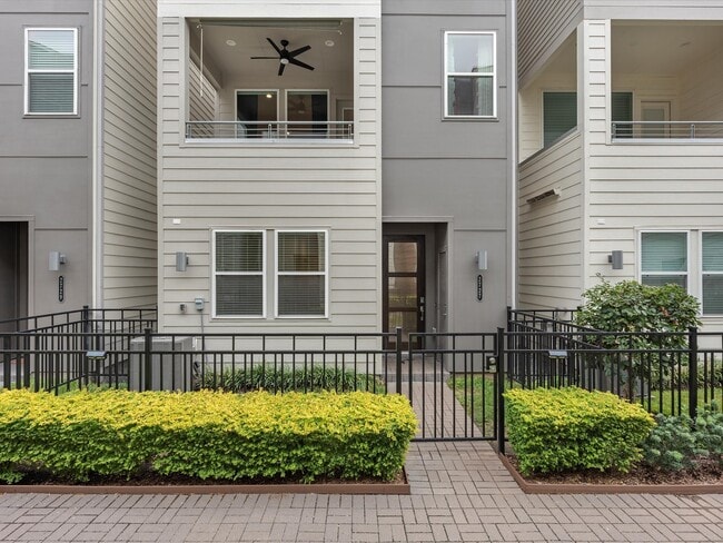 property at 2727 Clinton Dr