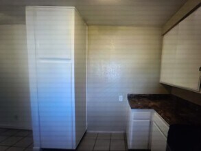 101 W Olive Ave, Unit Apt C in La Habra, CA - Building Photo - Building Photo