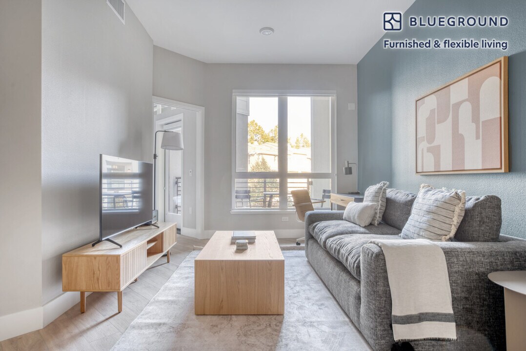 555 E Evelyn Ave in Mountain View, CA - Building Photo