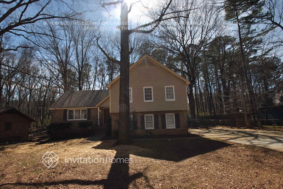 1519 Rangewood Dr SW in Lilburn, GA - Building Photo