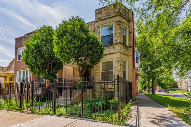 856 N Lawndale Ave