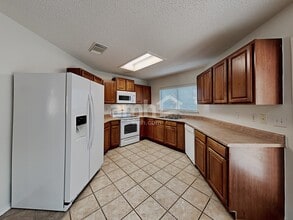 33 Messenger Crk in San Antonio, TX - Foto de edificio - Building Photo