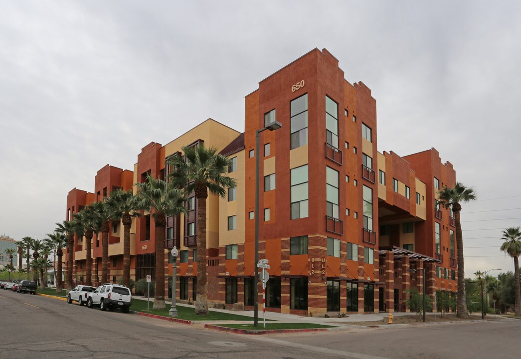 UL2 in Phoenix, AZ - Foto de edificio