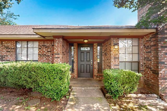 1902 N Irving Heights Dr in Irving, TX - Building Photo - Building Photo
