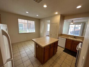 1020 Sierra View Cir in Lincoln, CA - Building Photo - Building Photo