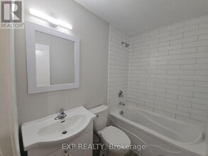 89 Wellington St E in Brampton, ON - Building Photo - Building Photo