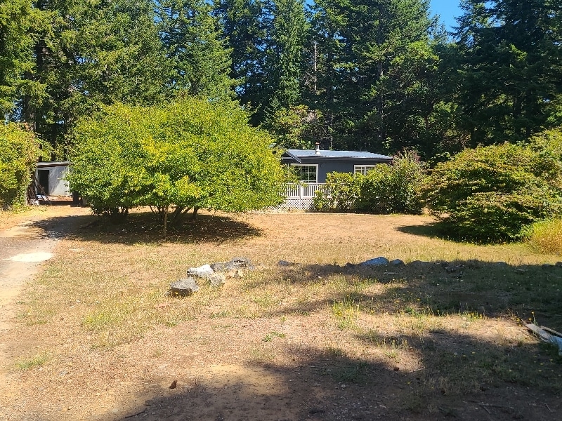55367 Pilgrim Dr in Bandon, OR - Building Photo