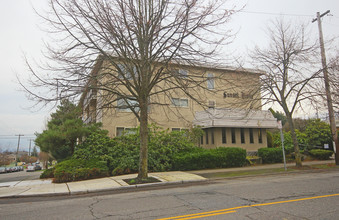 Sunset Vista in Seattle, WA - Building Photo - Building Photo