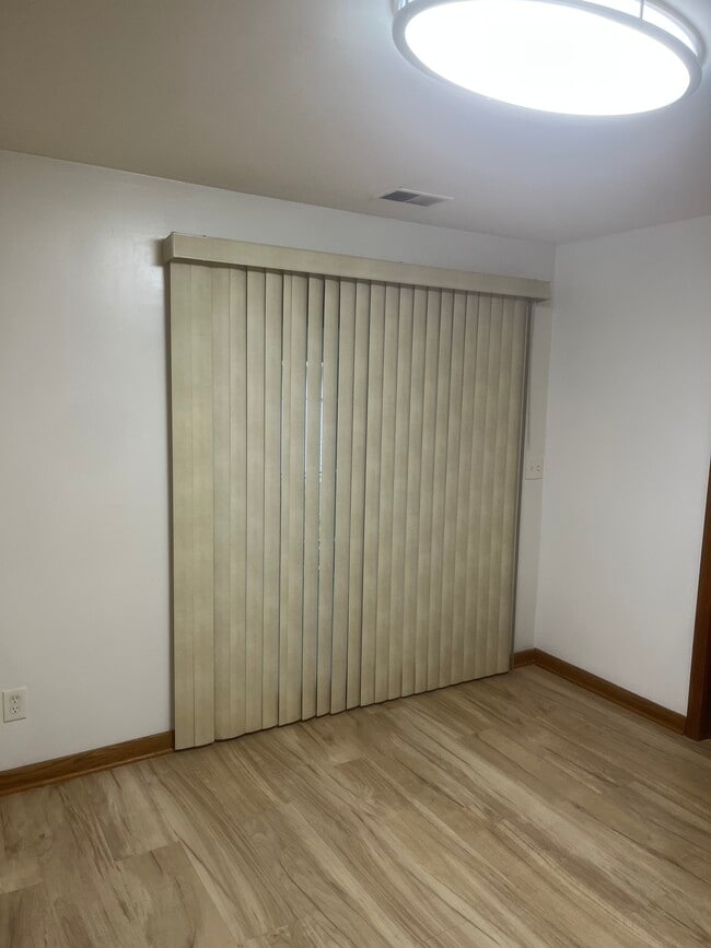 2241 Fairmount Pky in Erie, PA - Foto de edificio - Building Photo