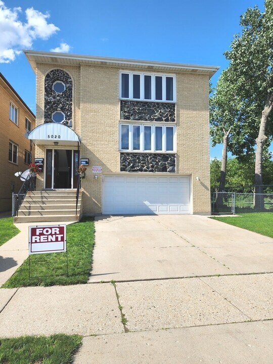 5020 Carol St-Unit -G in Skokie, IL - Building Photo