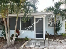 215 10th St SW in Largo, FL - Building Photo