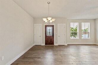 204 Emma Dr in Lewisville, TX - Building Photo - Building Photo
