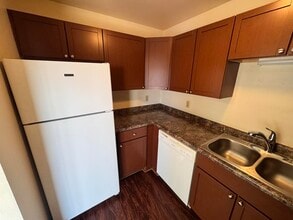 2361 Chalet Gardens Rd, Unit 1 in Fitchburg, WI - Foto de edificio - Building Photo