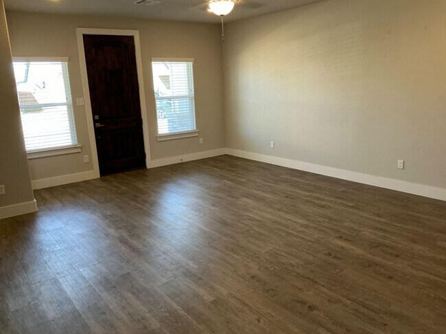 640 The Cottages Dr in Godley, TX - Building Photo - Building Photo