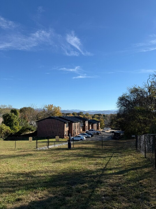 120 Asbury Way in Maryville, TN - Foto de edificio