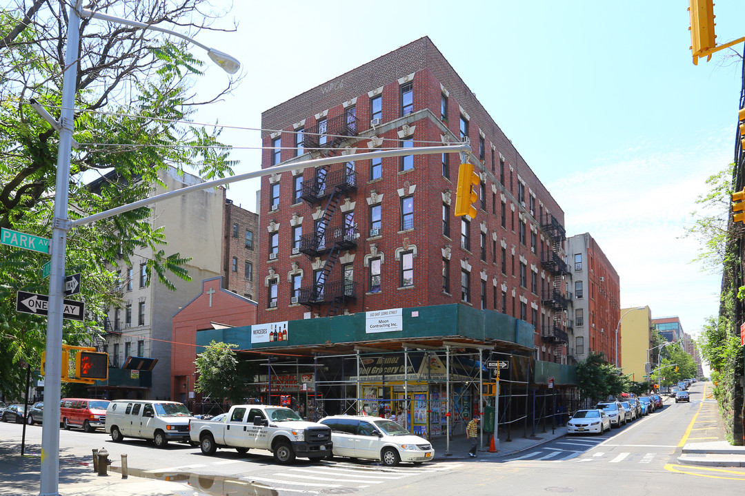 102-104 E 103rd St in New York, NY - Foto de edificio