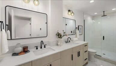 528 N 72nd St in Seattle, WA - Building Photo - Building Photo