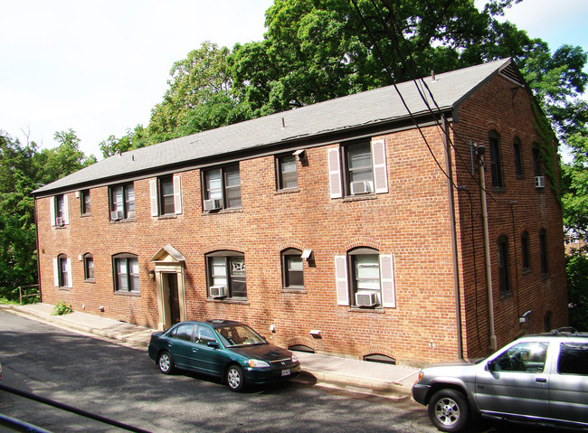 North Quinn Apartments in Arlington, VA - Building Photo - Building Photo