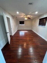 4500 Woodmoor Cir in Austin, TX - Building Photo - Building Photo