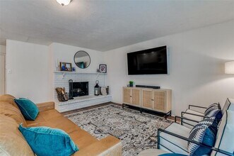 6022 Highcrest Dr in Garland, TX - Building Photo - Building Photo