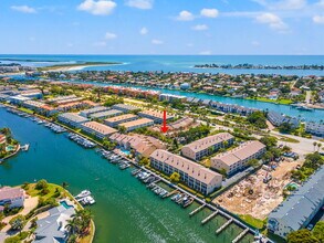 487 Pinellas Bayway S in Tierra Verde, FL - Foto de edificio - Building Photo