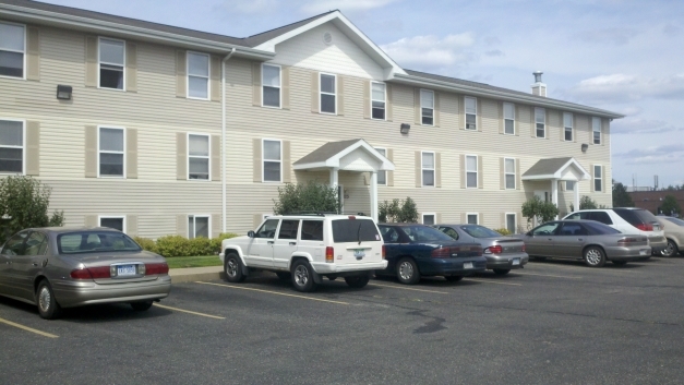 Pine Lake Village Apartments in Newaygo, MI - Foto de edificio