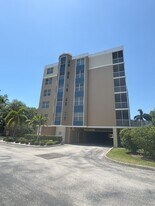 960 Starkey Rd in Largo, FL - Building Photo