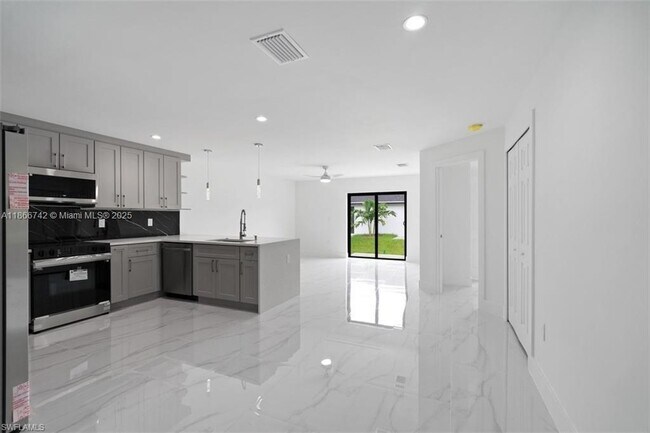 5015 27th St SW in Lehigh Acres, FL - Building Photo - Building Photo