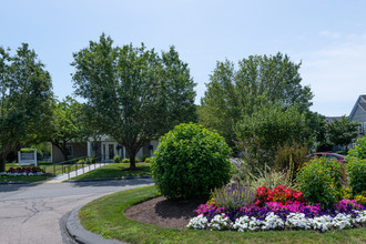 Blue Hills Village in Canton, MA - Foto de edificio - Building Photo