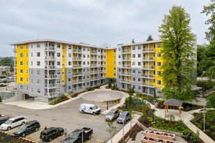 Dania Gardens in Burnaby, BC - Building Photo