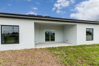 4020 NE 23rd Ave in Cape Coral, FL - Building Photo - Building Photo