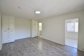 11204 Peach Grove St in Los Angeles, CA - Building Photo - Building Photo