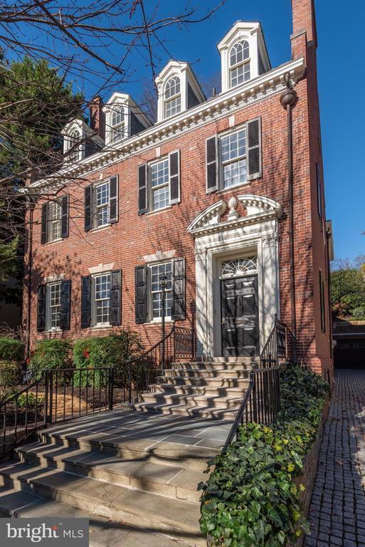 property at 2425 California St NW