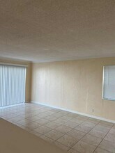 104 SE 10th St, Unit 101 in Deerfield Beach, FL - Building Photo - Building Photo