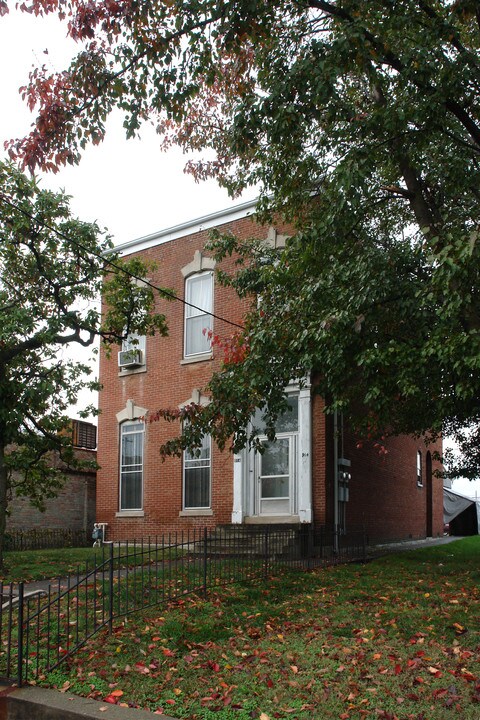 914 S 6th St in Louisville, KY - Building Photo