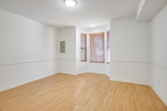 729 10th St NE in Washington, DC - Foto de edificio - Building Photo