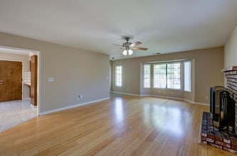 2394 Scott Ave in Clovis, CA - Building Photo - Building Photo