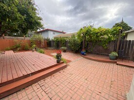 1570 MacArthur Blvd in Oakland, CA - Building Photo