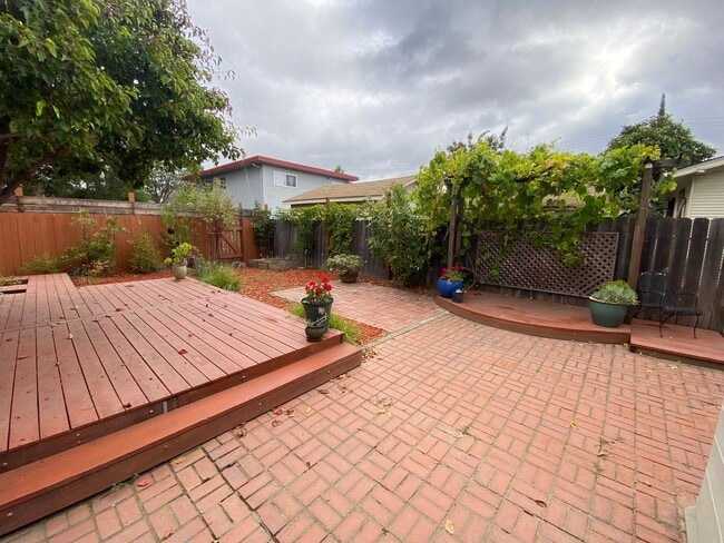 property at 1570 MacArthur Blvd