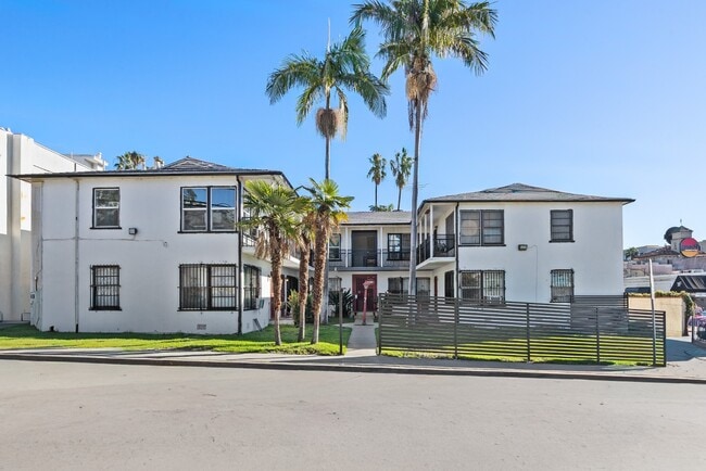 property at 1518 Laurel Canyon Blvd