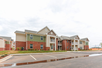 Oxford Crossing in Claremont, NC - Building Photo - Building Photo